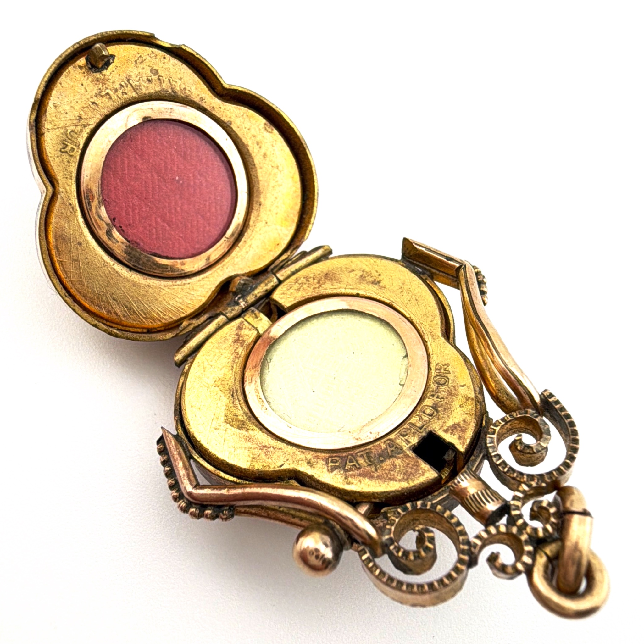 Victorian 1880s–1900s Gold Filled Intaglio Tiger’s Eye Swivel Fob Locket Needs Repaired 13.00g — Detail