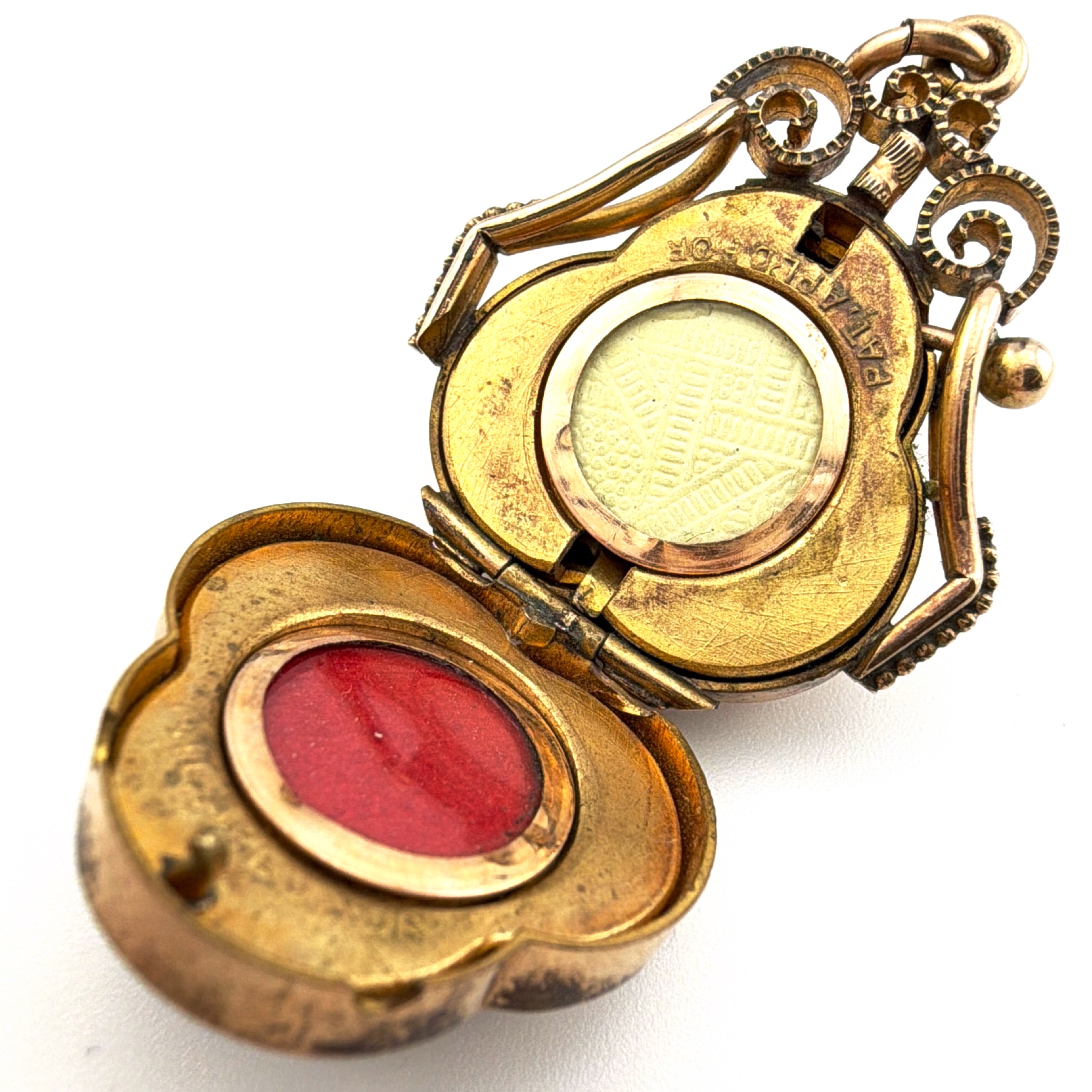 Victorian 1880s–1900s Gold Filled Intaglio Tiger’s Eye Swivel Fob Locket Needs Repaired 13.00g — Detail