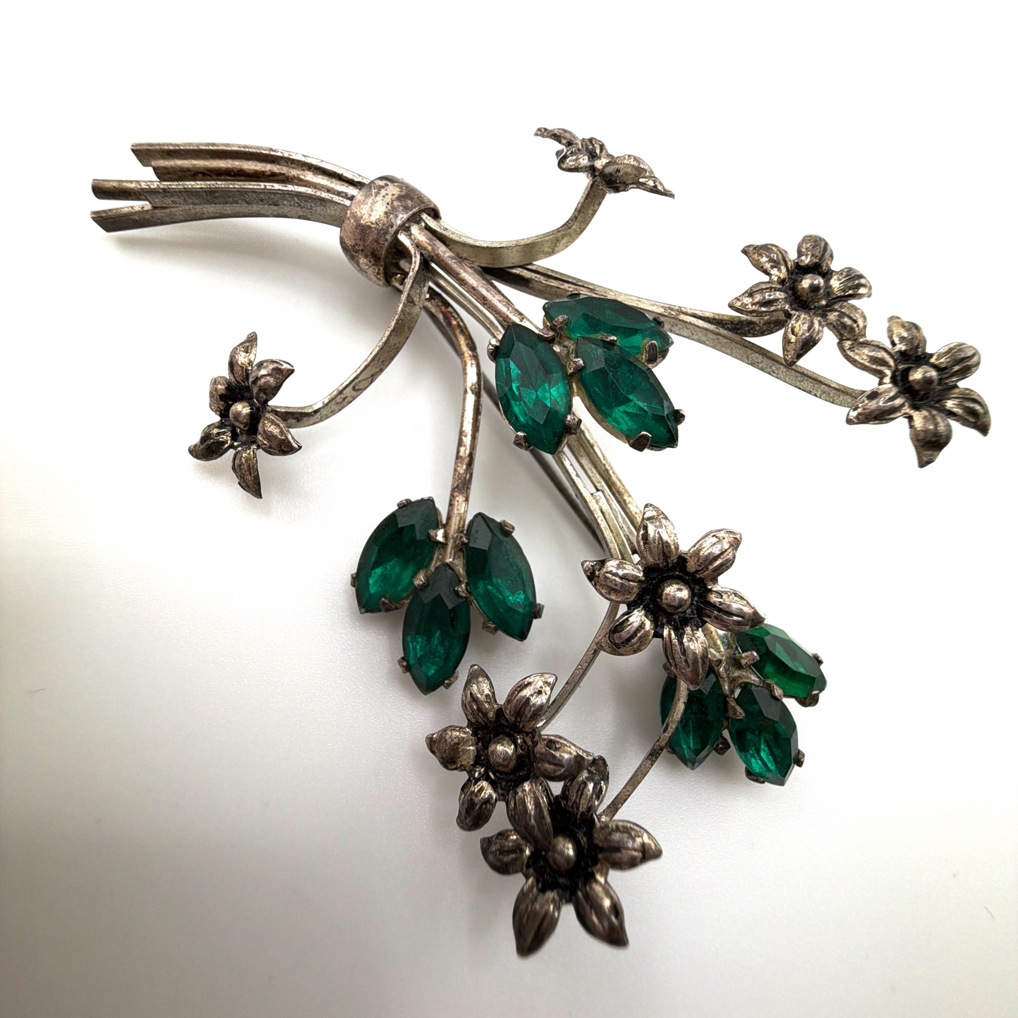 Retro 30s–50s Silver Tone Green Rhinestone Floral Spray Brooch 15.71g 2.75 in — Back