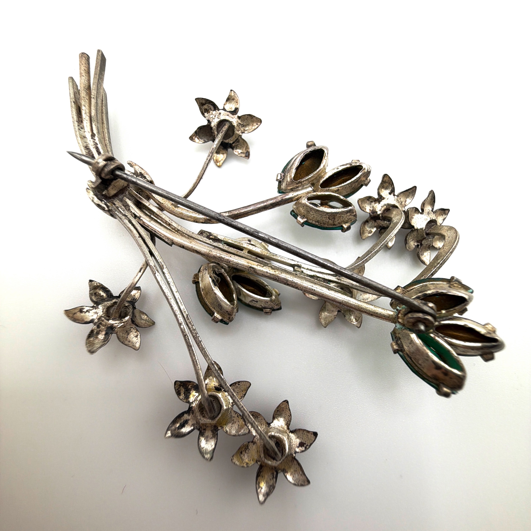 Retro 30s–50s Silver Tone Green Rhinestone Floral Spray Brooch 15.71g 2.75 in — Back