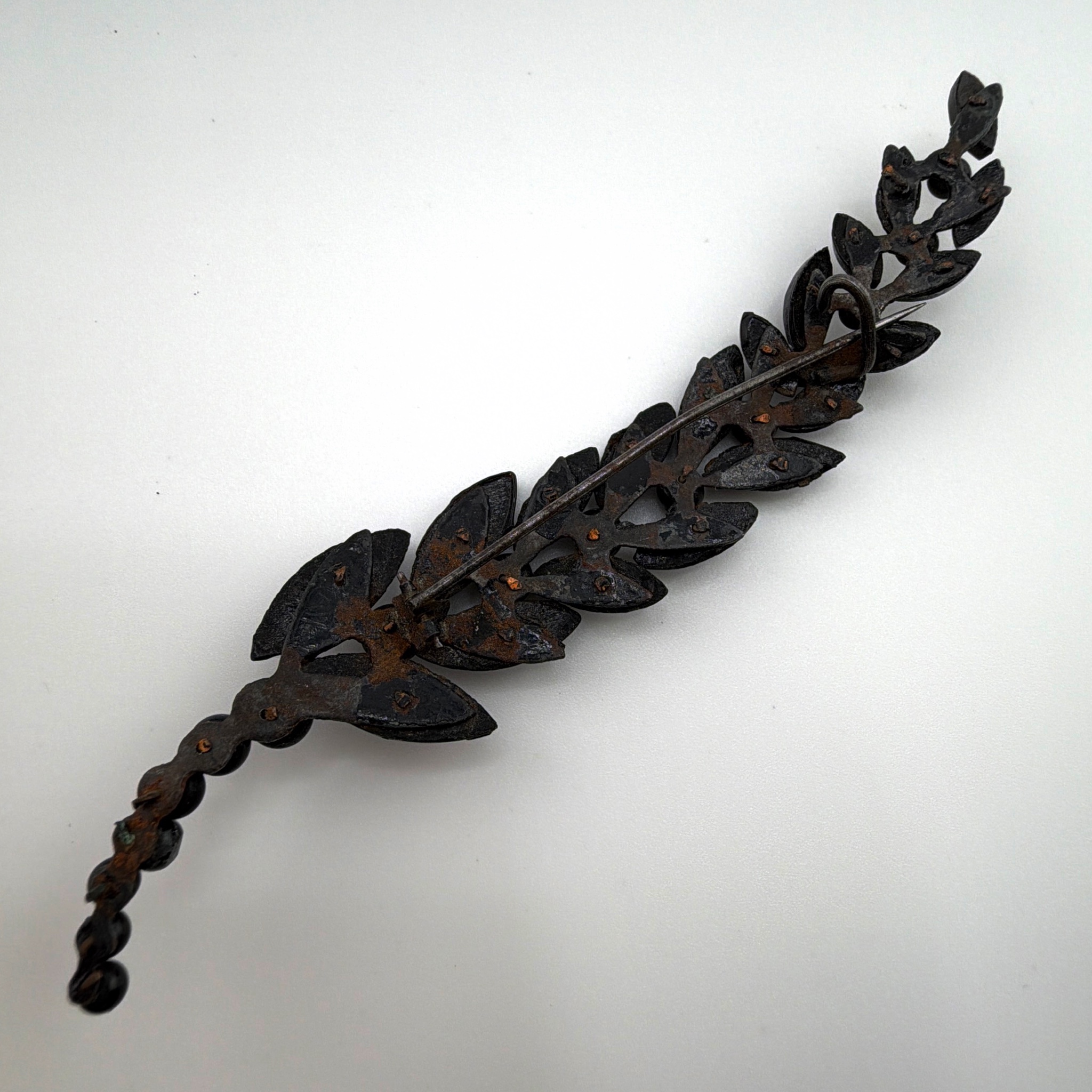 Victorian 1850s–1900s Black French Jet Leaf Spray Bar Brooch 6.54g 3.9in — Detail