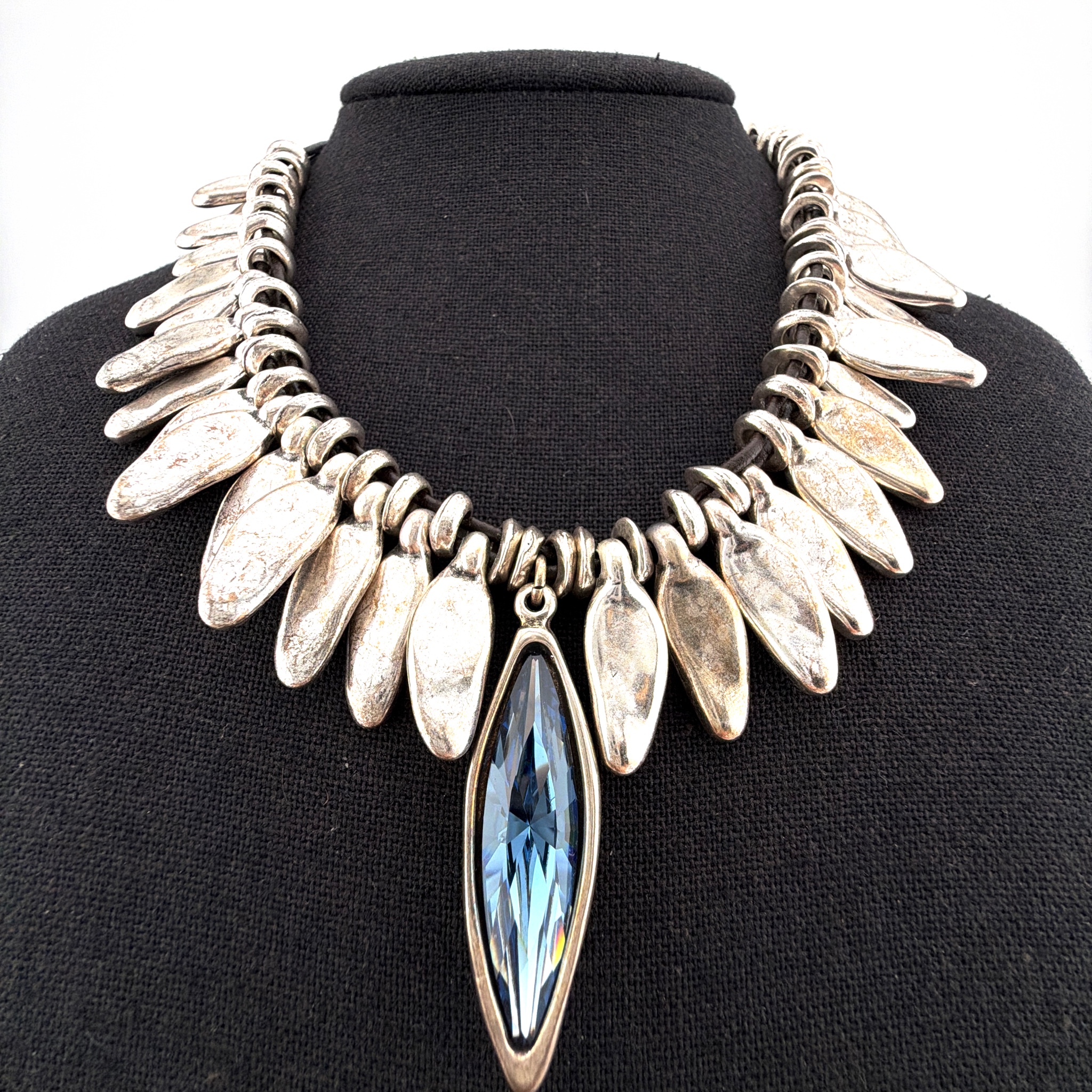 Uno de 50 Swarovski Silver Tone 17in aFringe Collar Necklace, Blue Crystal Drop 127.24g