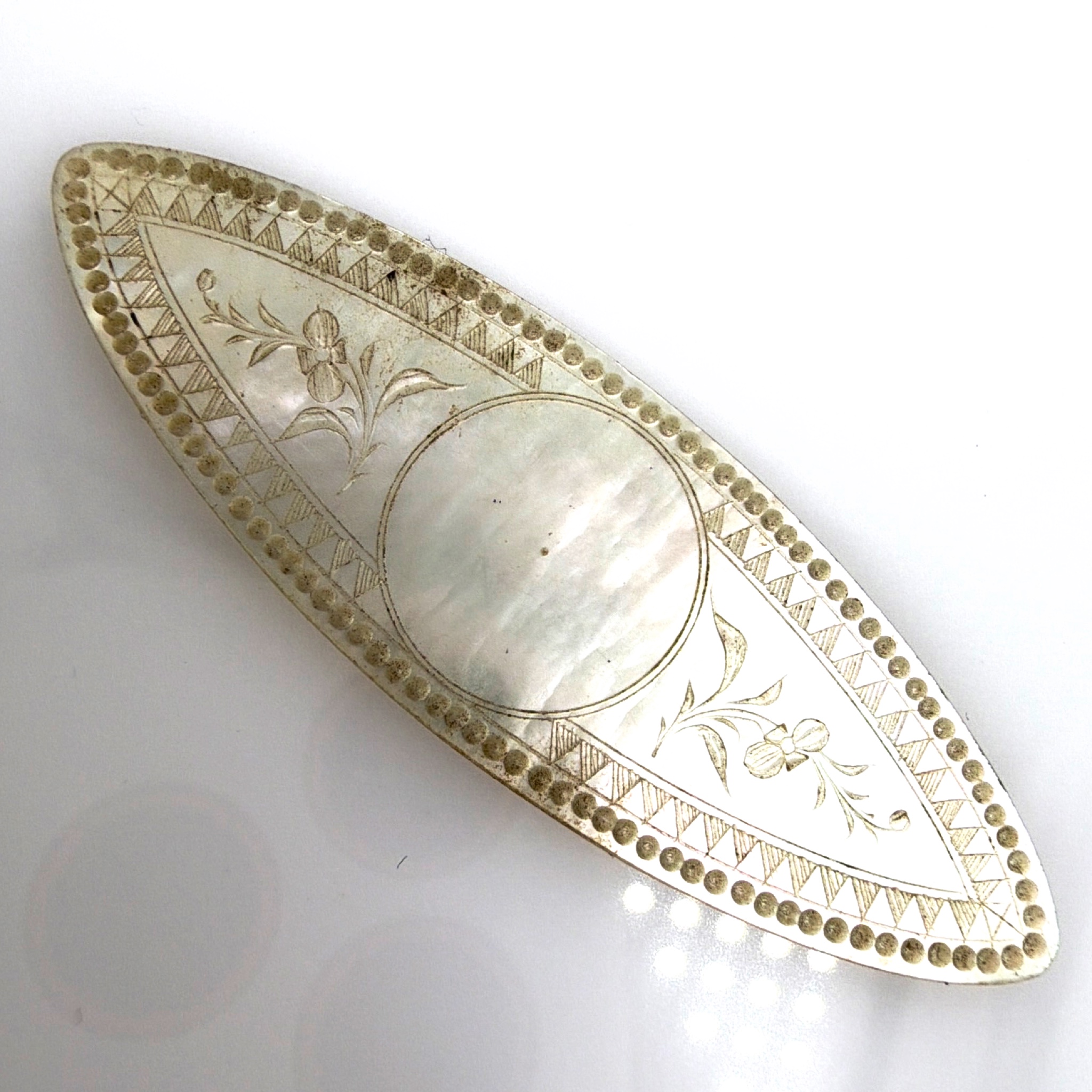 Victorian 1850s–1900s Carved Mother of Pearl Navette Plaques, Set of 3, 6.00g 2in — Detail