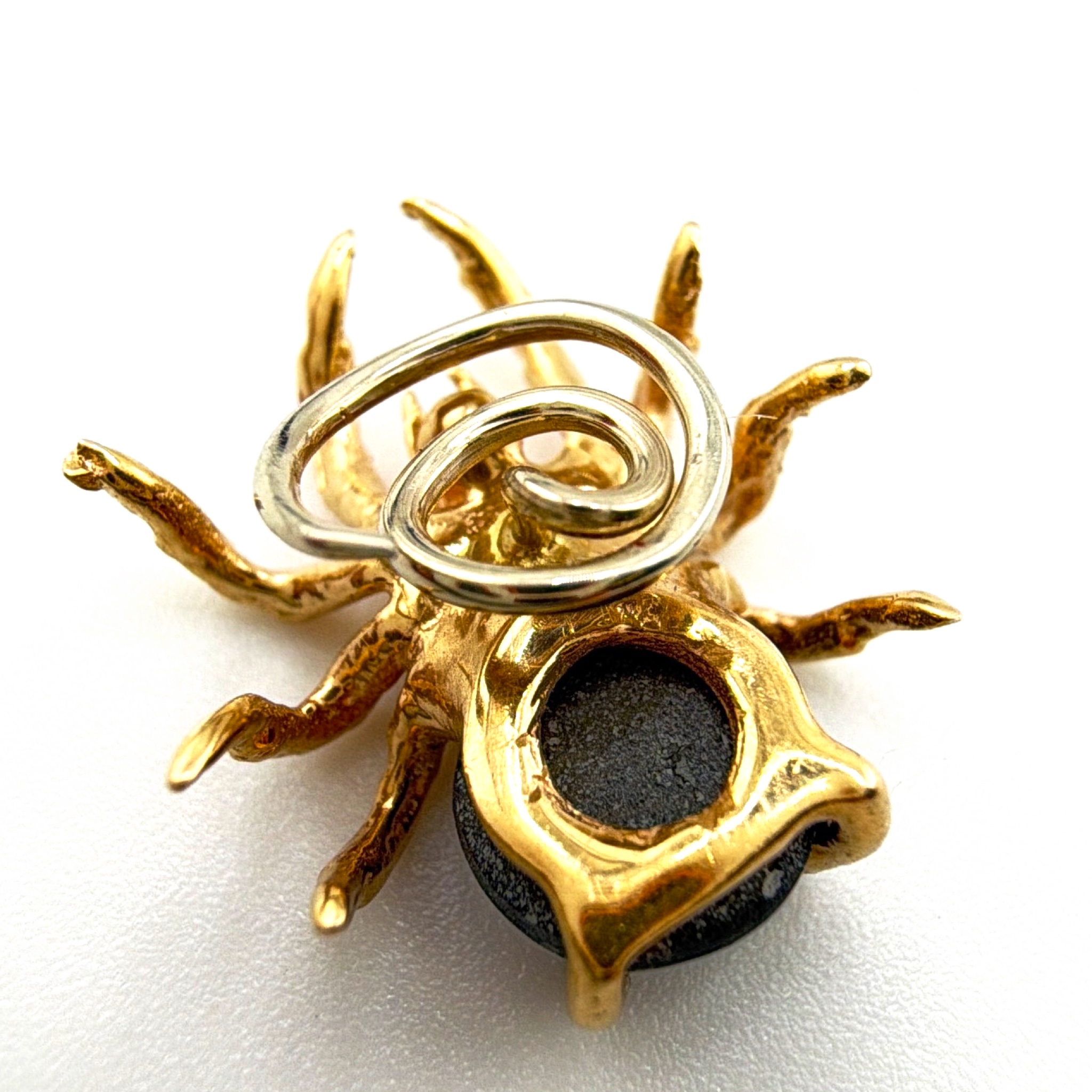 Victorian style 1930s-1960s 14K Gold Figural Spider , Natural Stone, Adjustable 1.43g — Detail