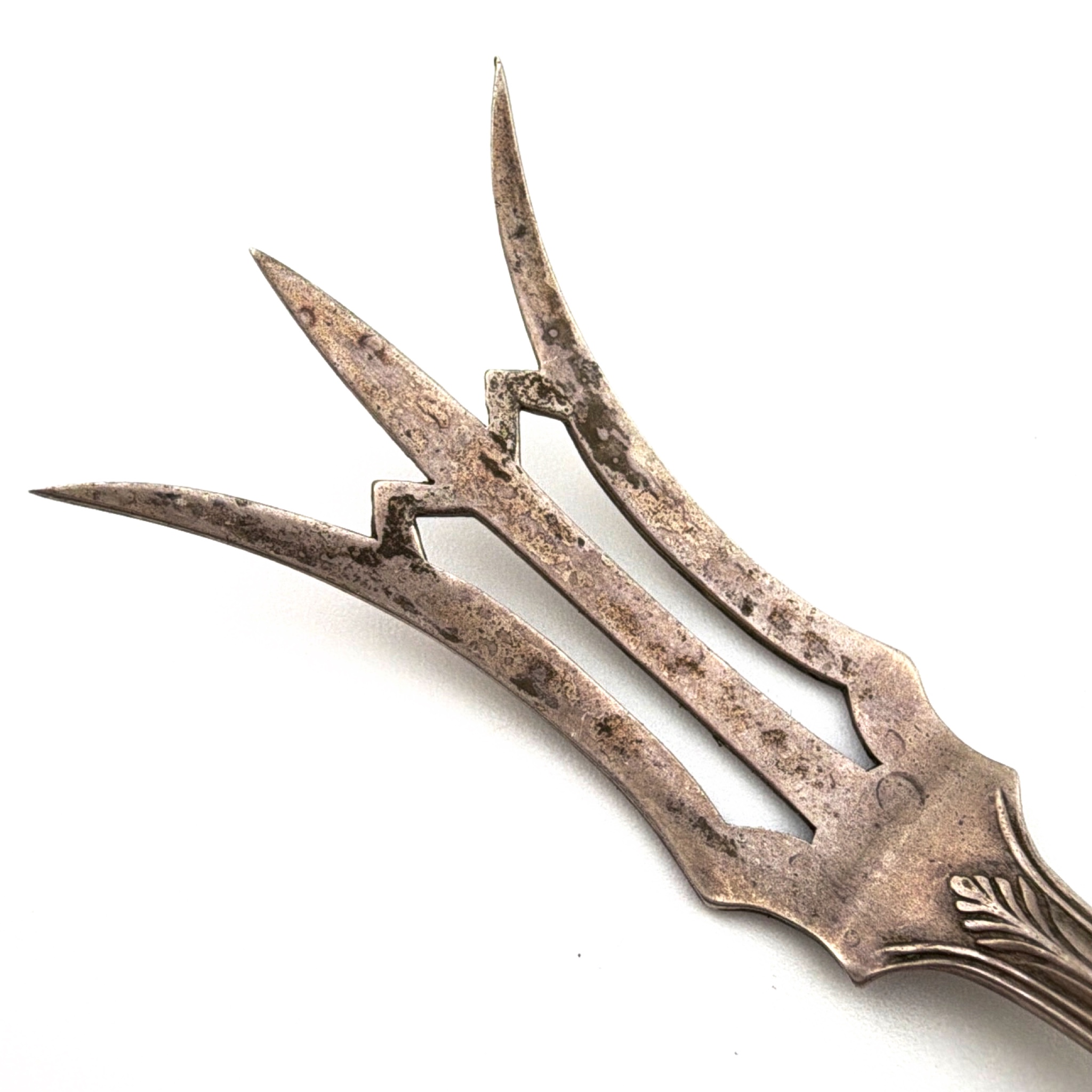 Vintage Sterling Engraved Pickle Serving Fork 11.33g — Detail