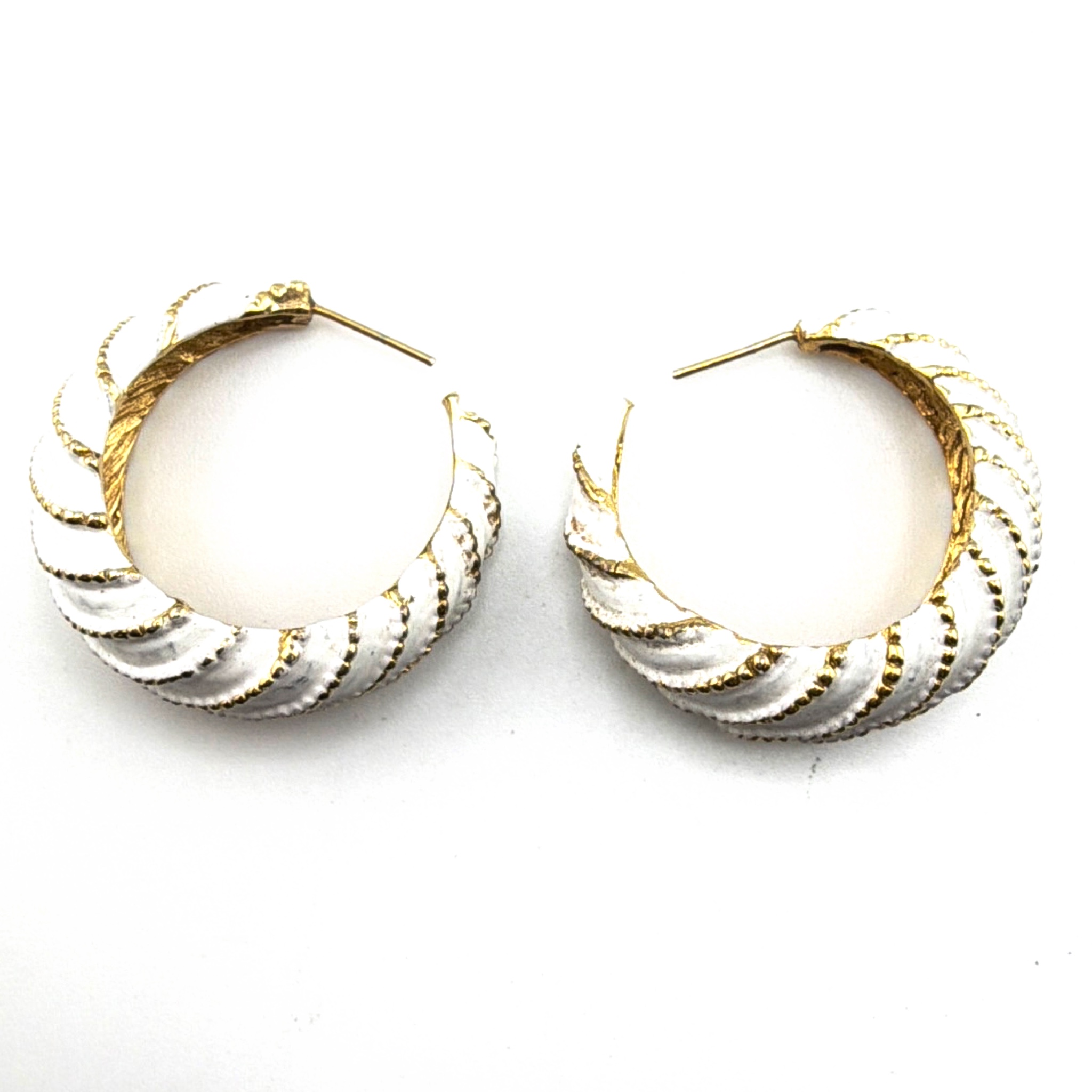 80s–90s Gold Tone White Enamel Ribbed Hoop Earrings 18.49g — Back