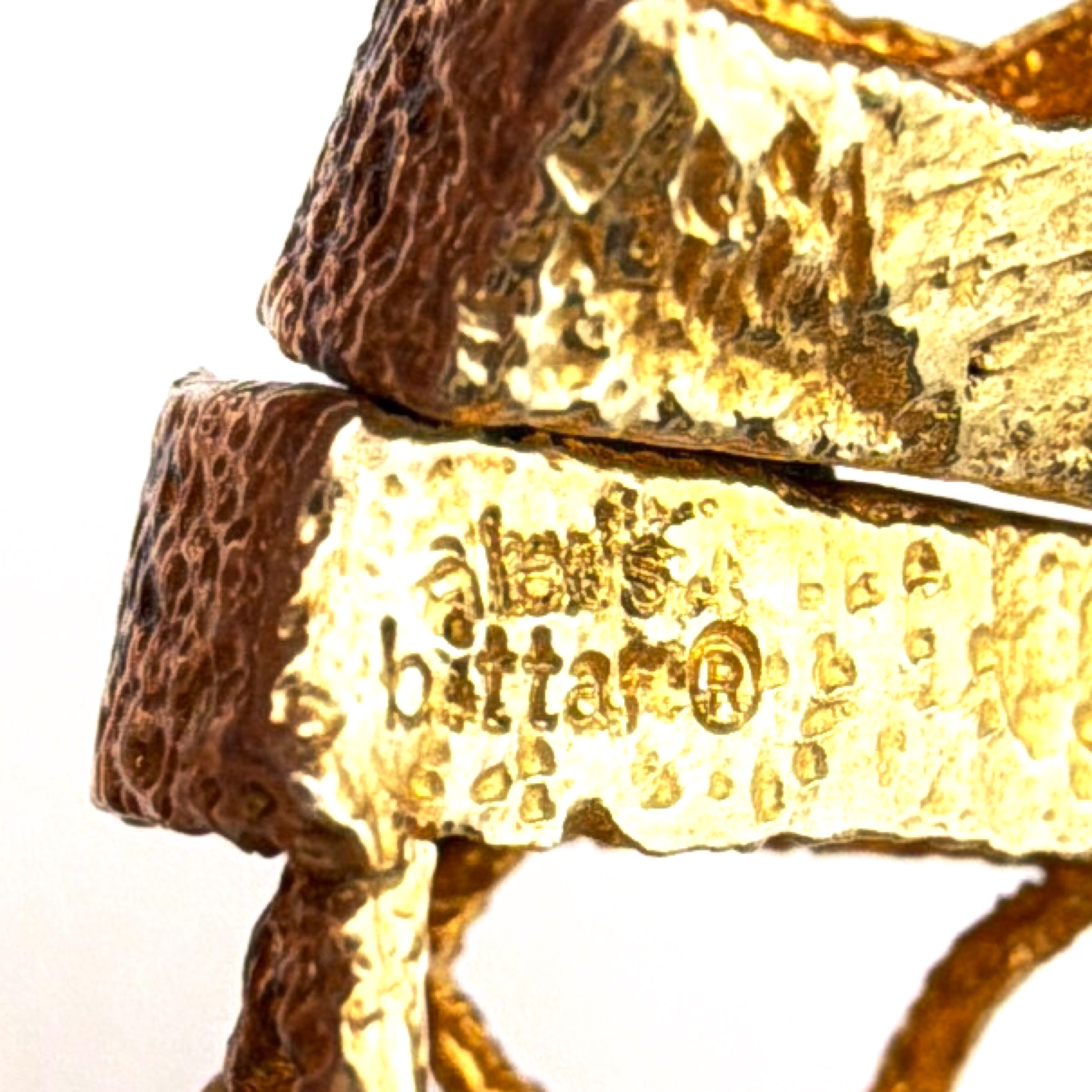 Alexis Bittar Gold Tone Brutalist Natural Stone Crystal Hinged Bangle 64.91g 7 in — Detail
