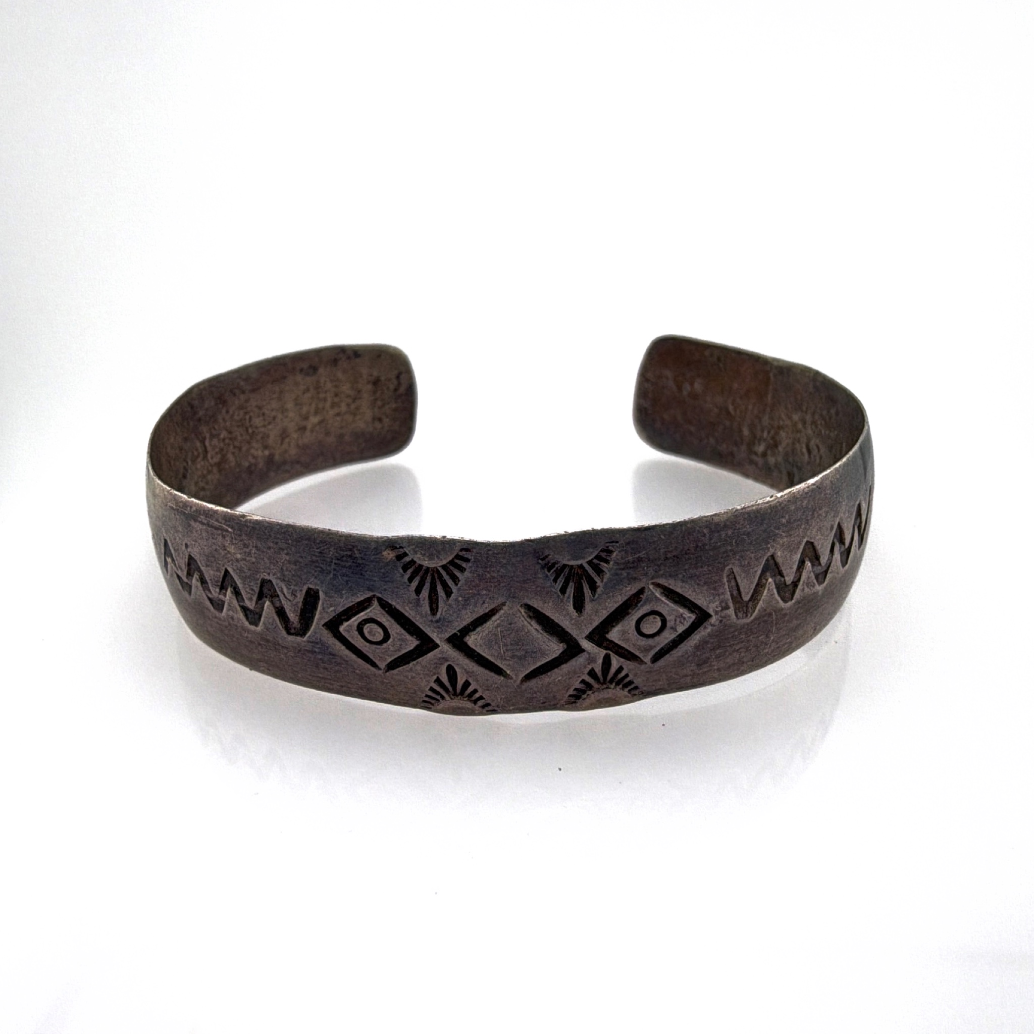 Antique Native Sterling Silver Hand Stamped Diamond Sunburst 6.5 in Geometric Cuff Bracelet 22.91g — Front