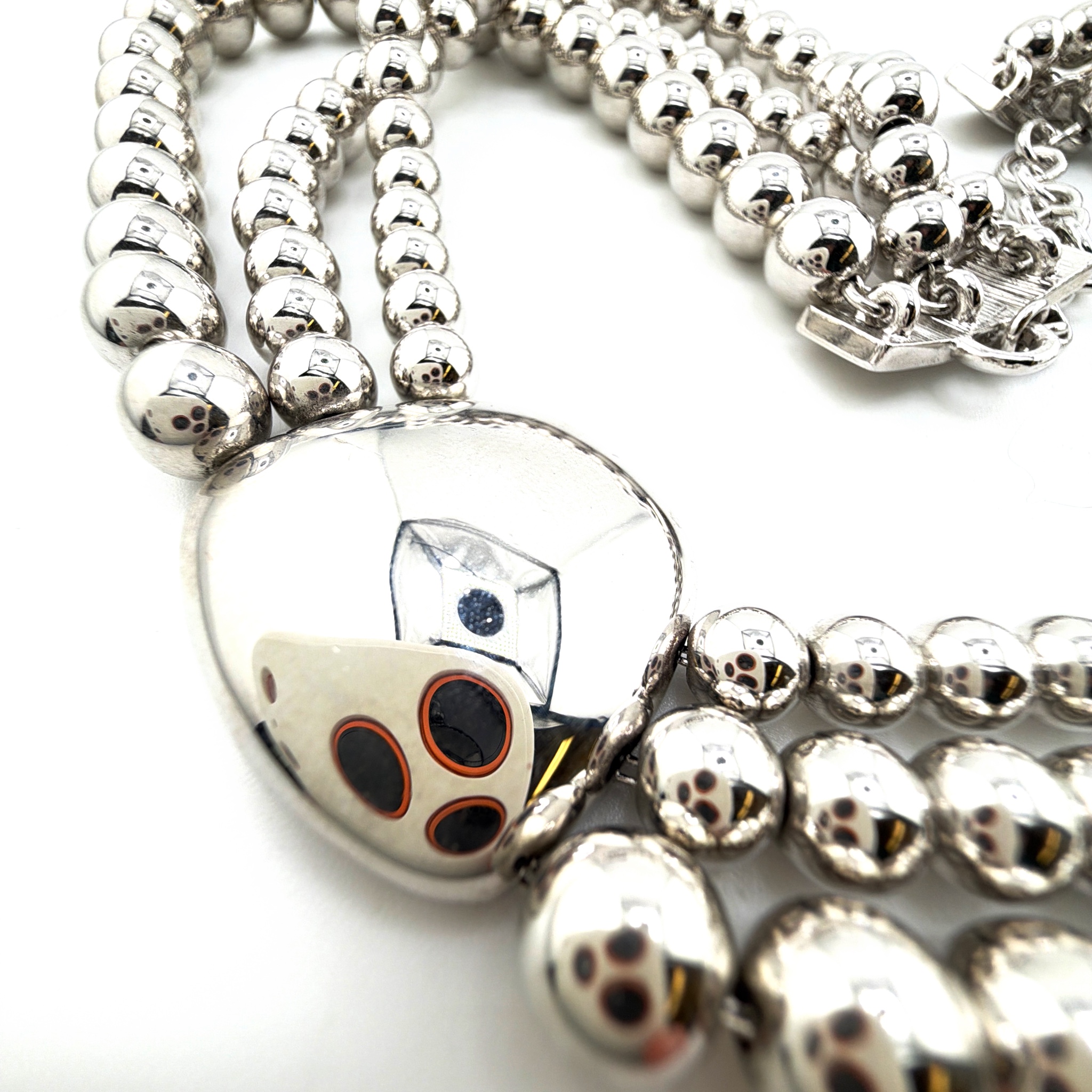 80s–90s Monet Silver Tone Graduated Bead Statement Necklace 59.28g 23 in — Detail
