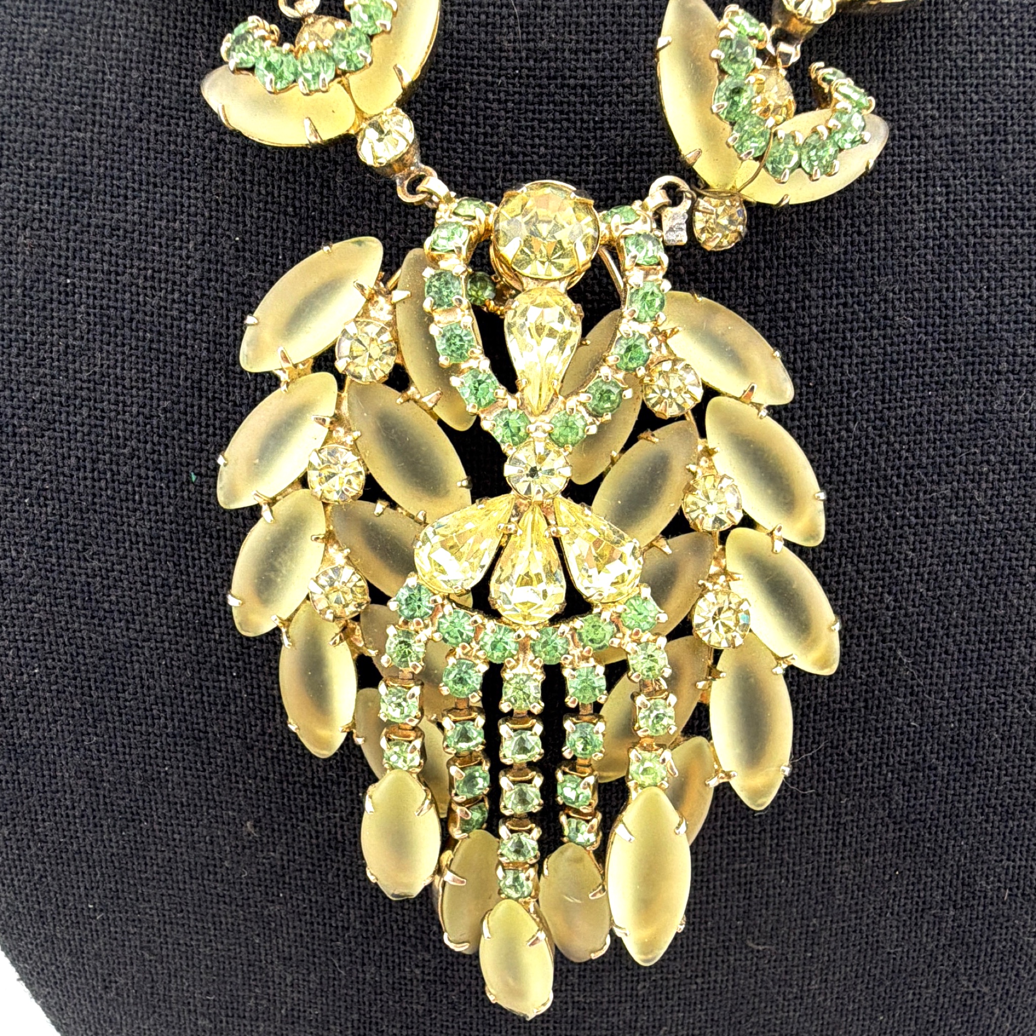 Mid-Century 50s–60s Gold Tone Frosted Glass & Green Rhinestone Statement Necklace — Front