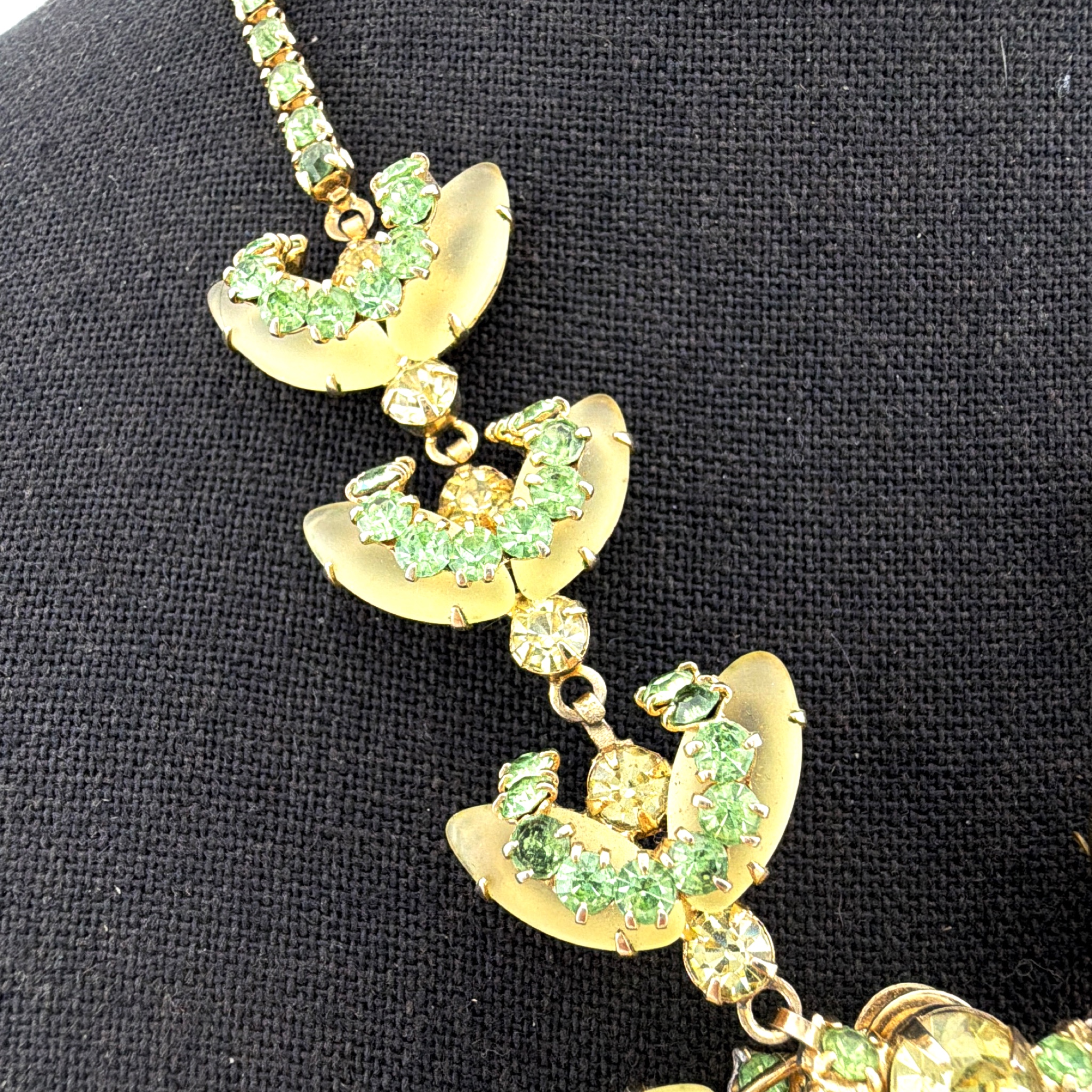 Mid-Century 50s–60s Gold Tone Frosted Glass & Green Rhinestone Statement Necklace — Detail