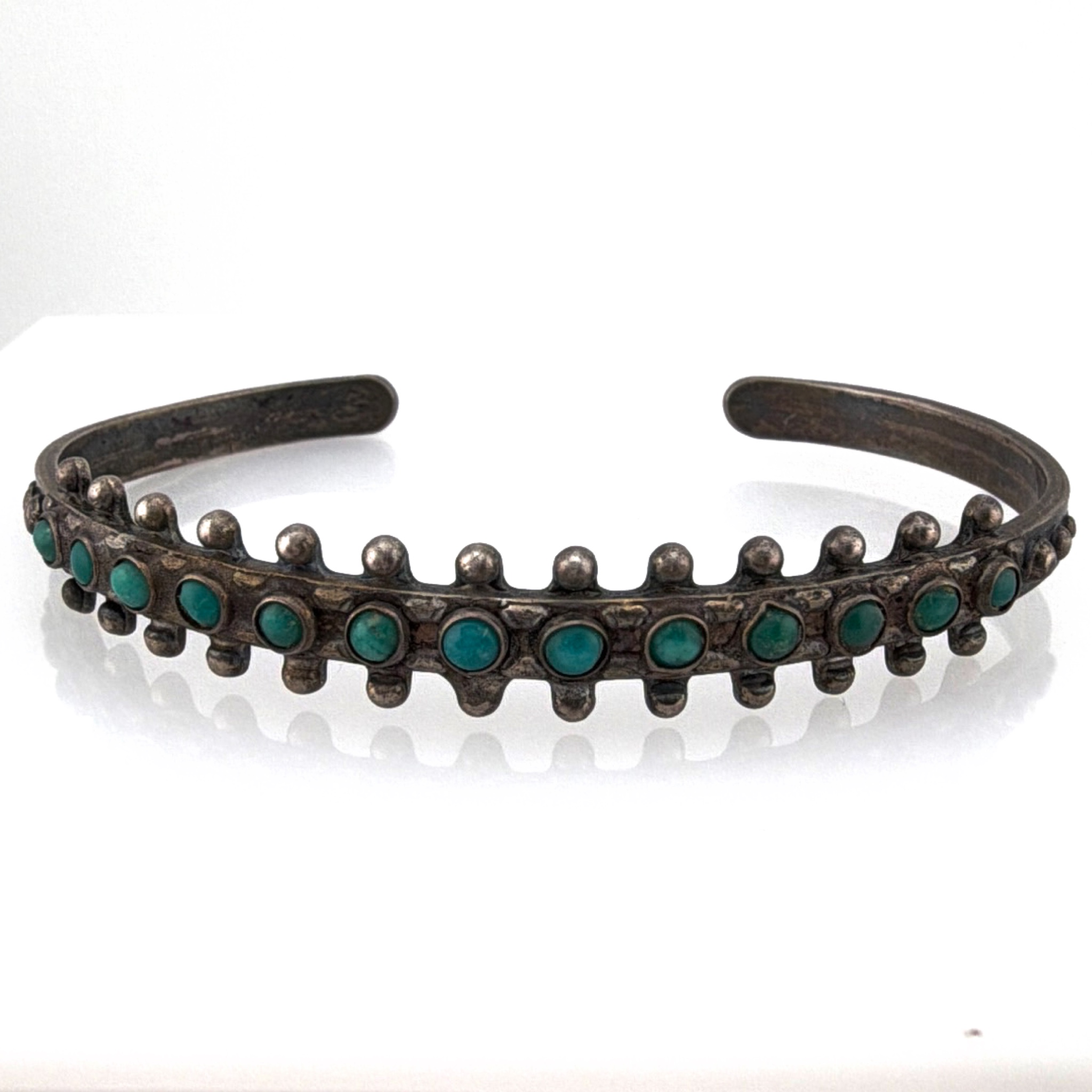 Retro 30s–50s Silver Arrow Sterling Turquoise Cuff Bracelet 11.52g 6.5 in — Front