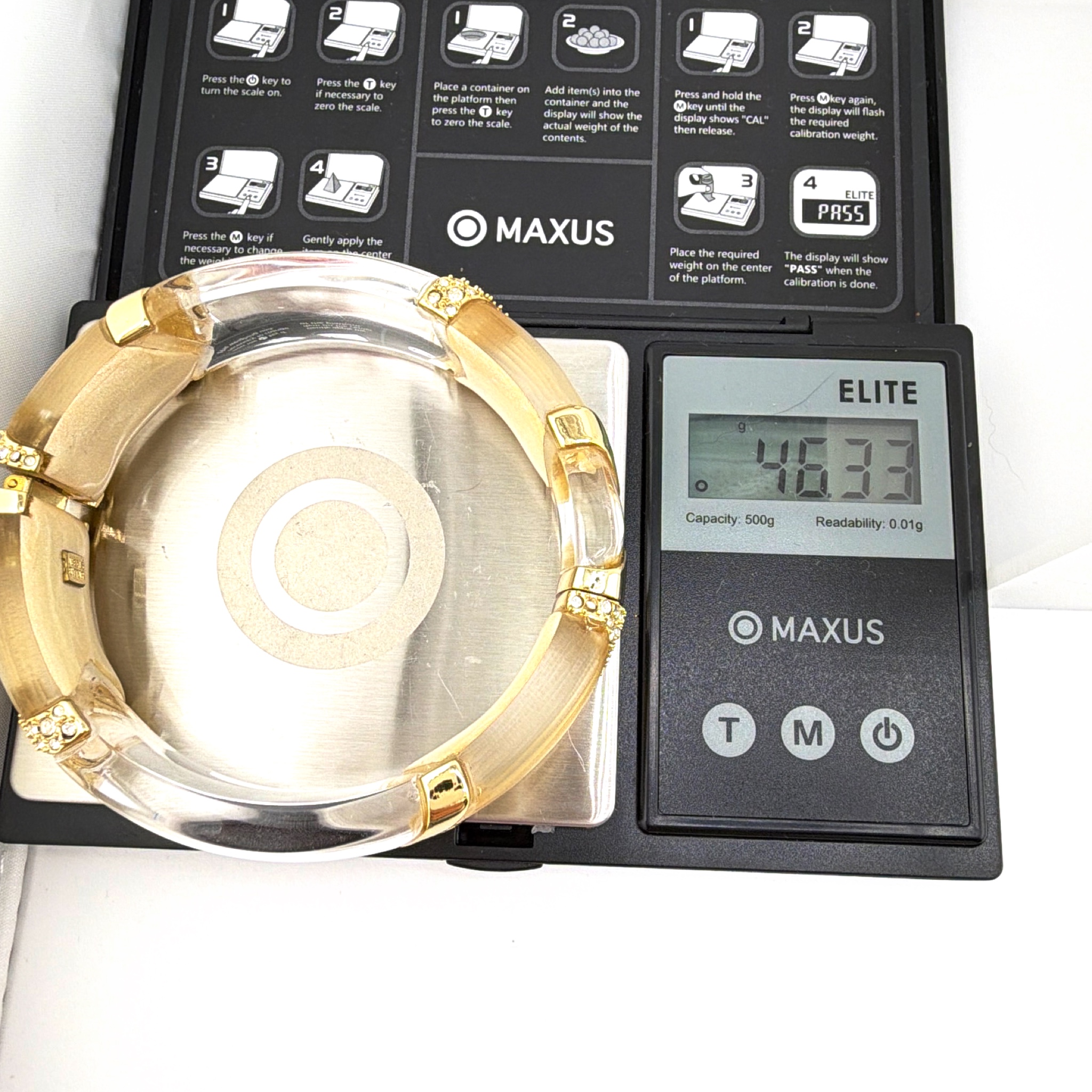 Y2K 1990s–2010s Alexis Bittar Signed Lucite Hinged Bangle Bracelet 46.33g 7-7.5in — For scale