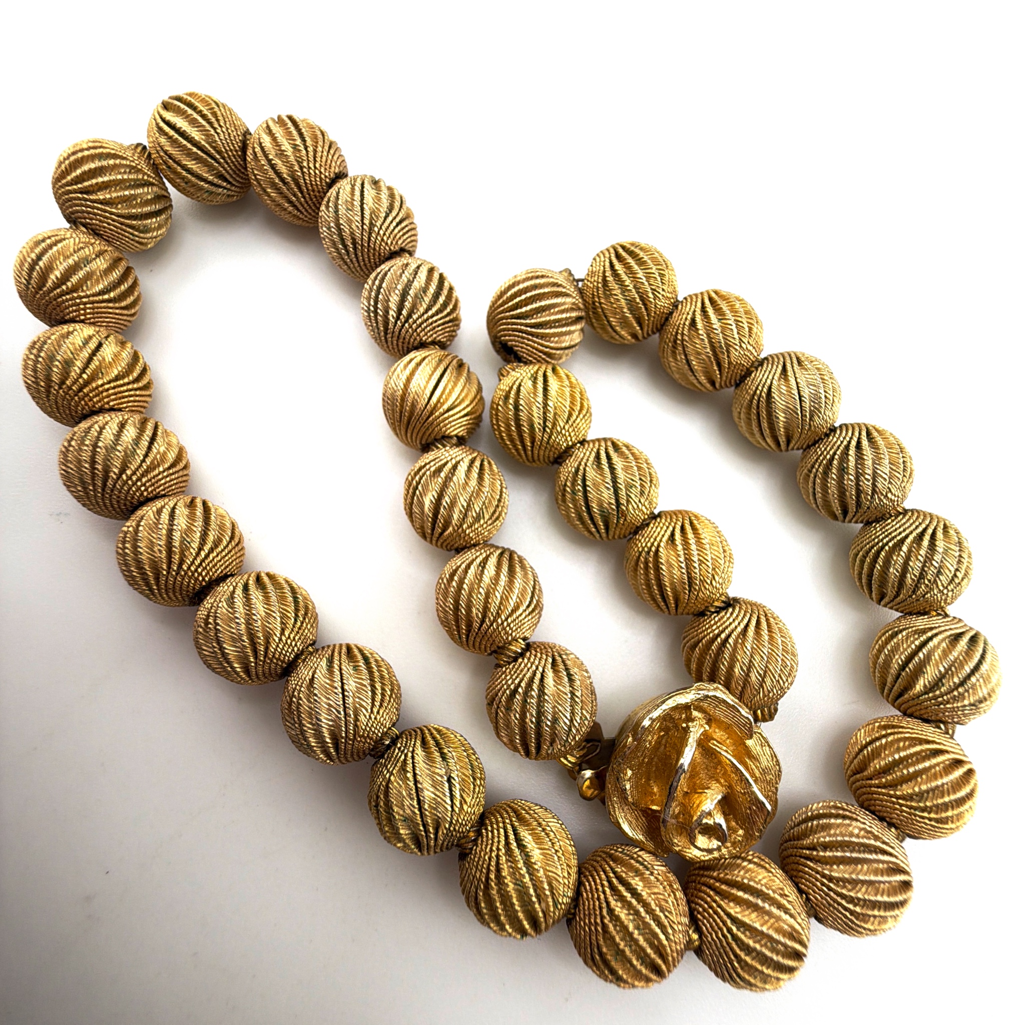 Mid-Century 50s–60s Gold Tone Ribbed Bead Necklace, Rose Clasp 47.48g 21.5 in