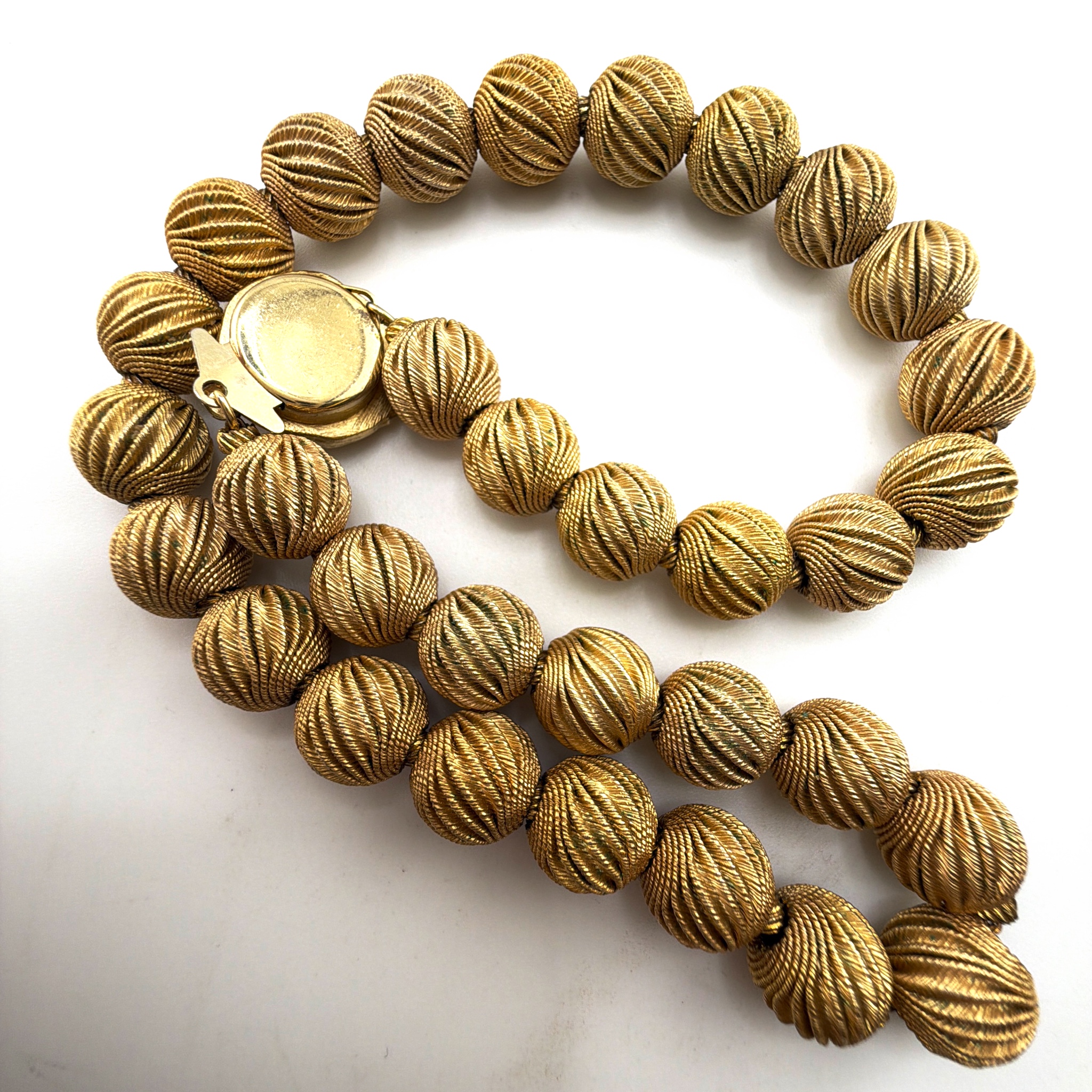 Mid-Century 50s–60s Gold Tone Ribbed Bead Necklace, Rose Clasp 47.48g 21.5 in — Side