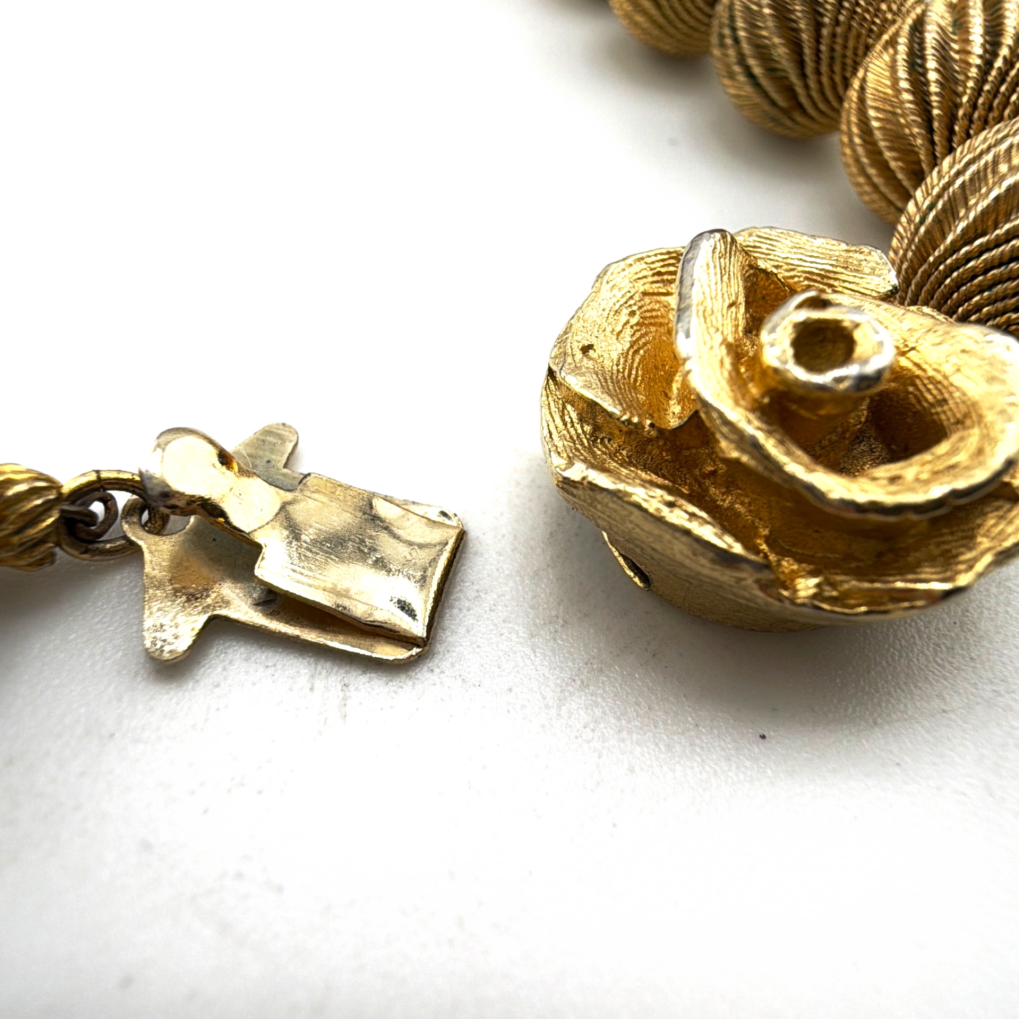 Mid-Century 50s–60s Gold Tone Ribbed Bead Necklace, Rose Clasp 47.48g 21.5 in — Front