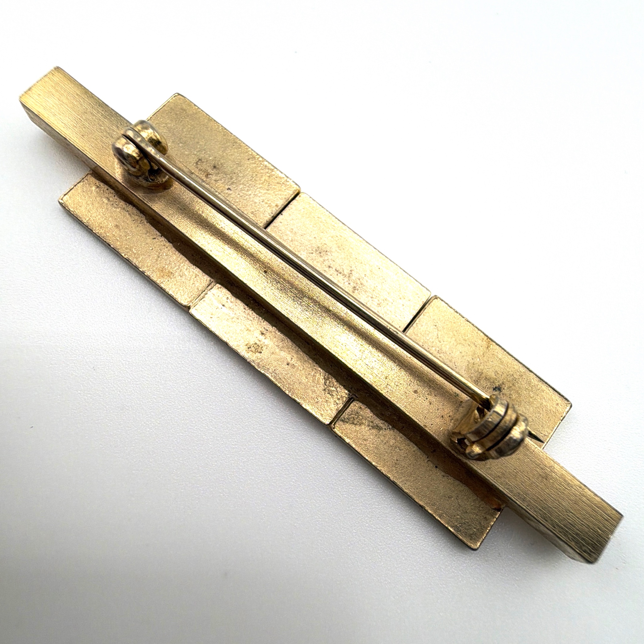 Mid-Century 50s–70s Gold Tone Enamel Heraldic Knight Bar Brooch 16.33g 2.75 in — Back