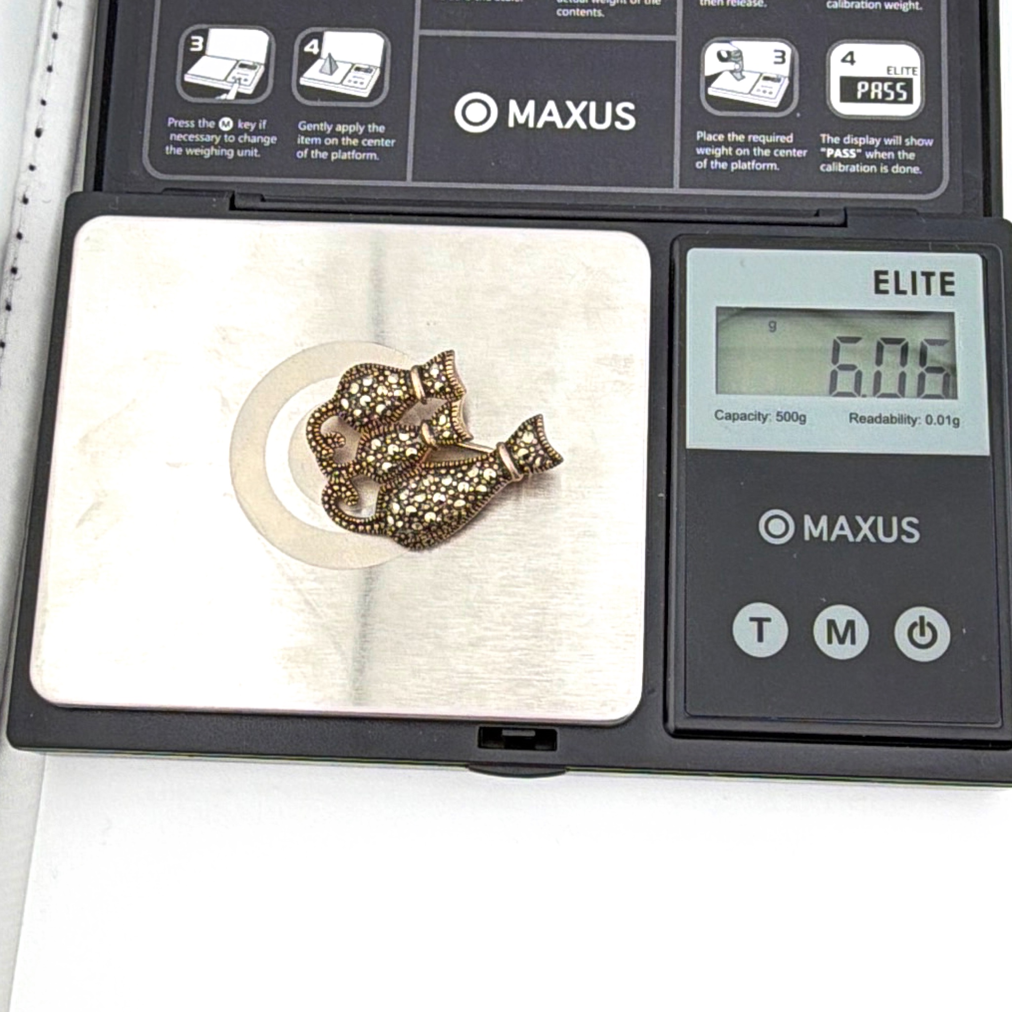 Vintage Sterling Marcasite Three Cats Brooch 1.125 in 6.06g — For scale