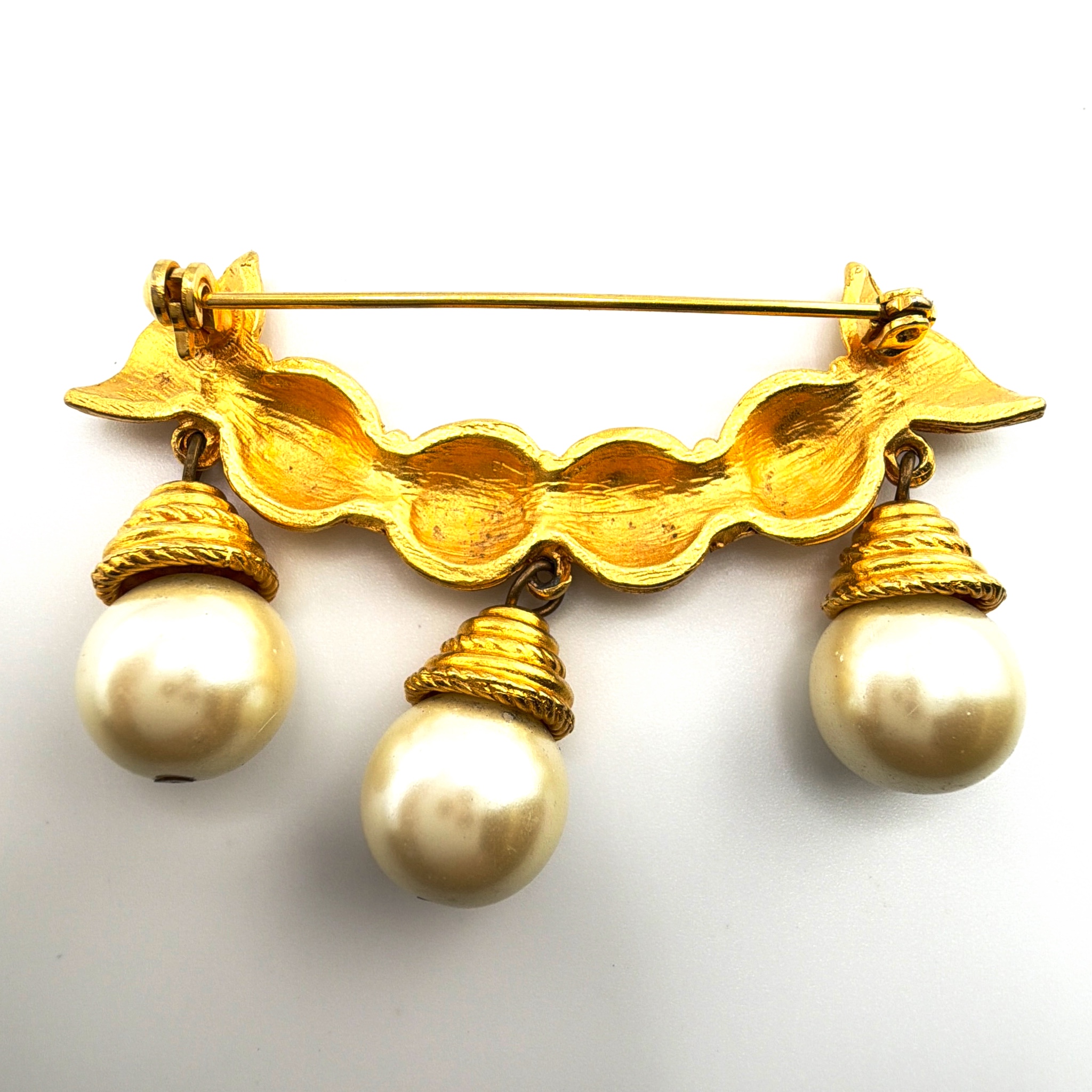 Mid-Century 50s–70s Gold Tone Bow Faux Pearl Drop Brooch 18.27g — Back