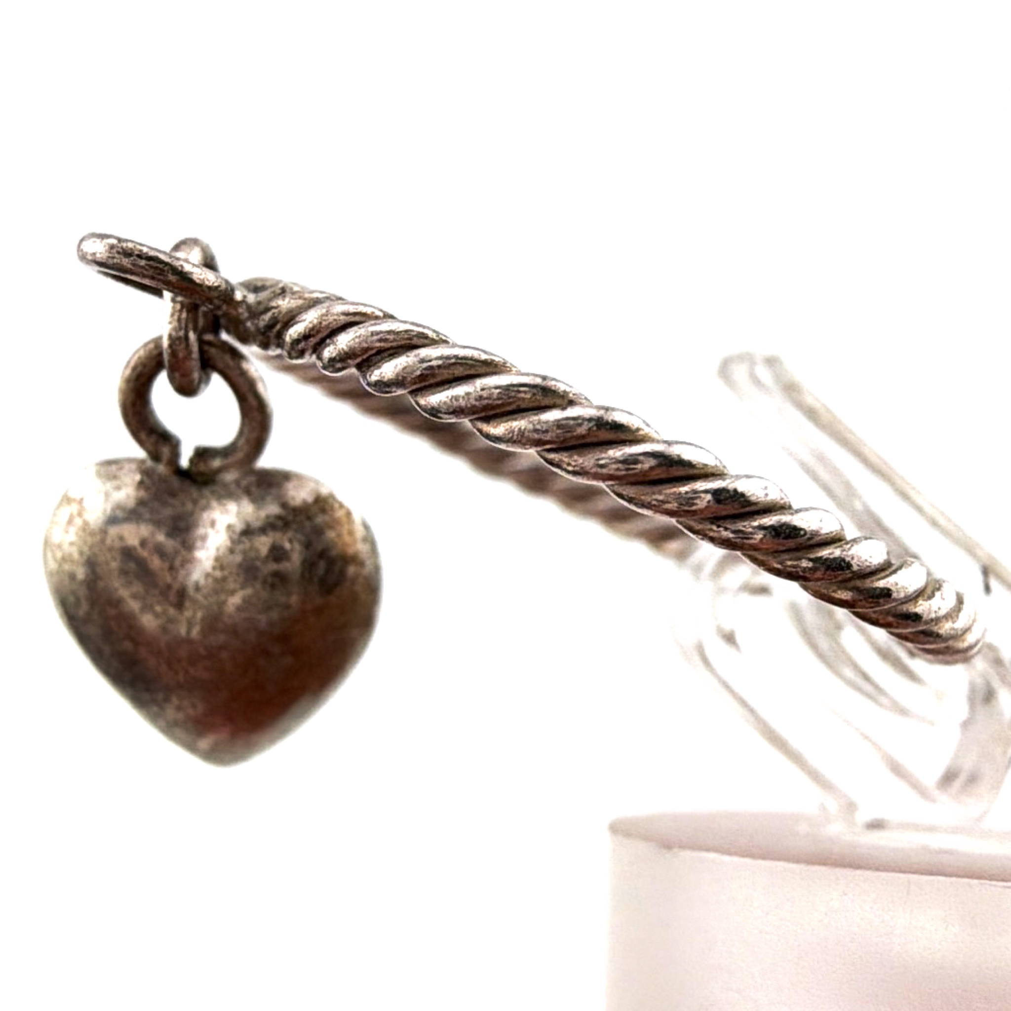 Silver Tone Twisted Wire Dangle Heart Ring 1.43g Size 6 — Side