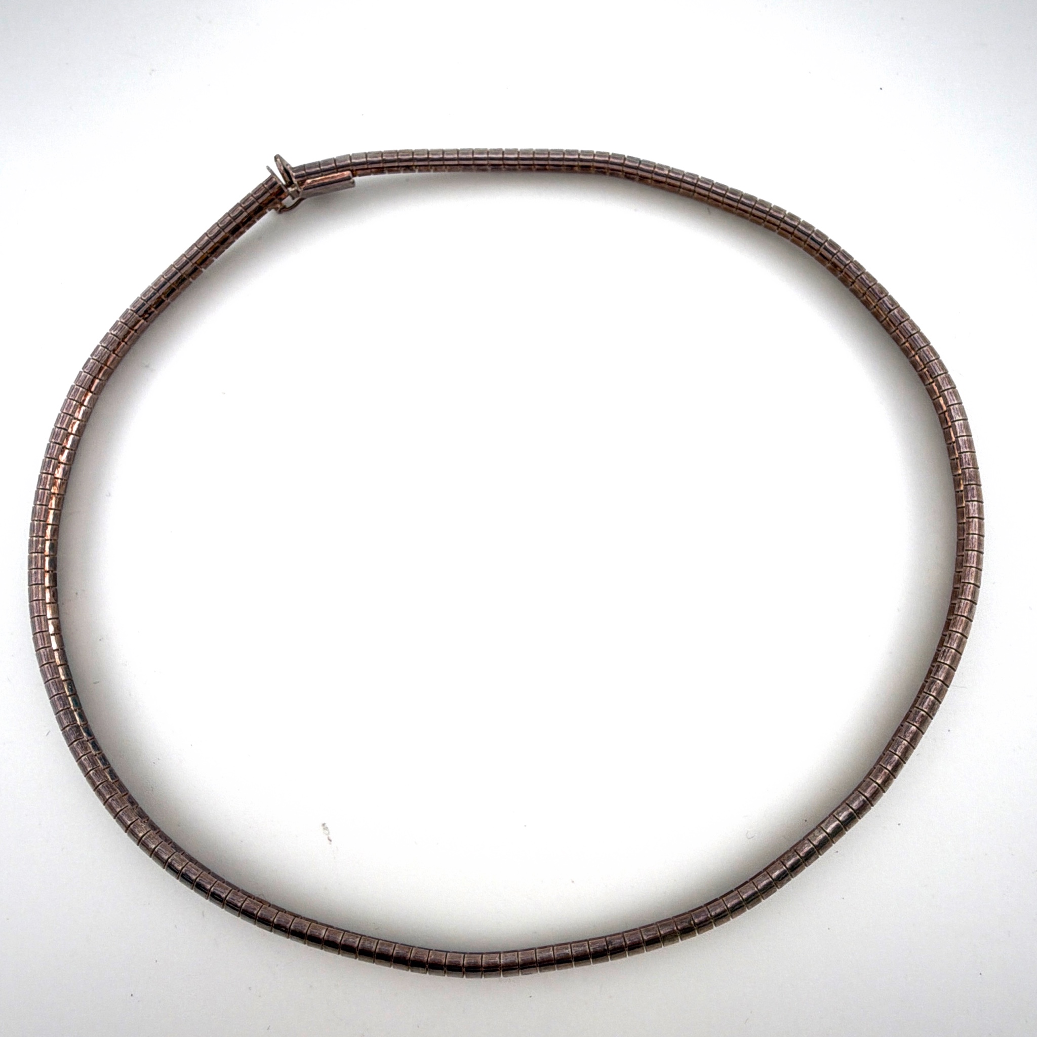 80s–90s 16.25 in SU Sterling Silver Omega Collar Choker Necklace 32.69g — Back