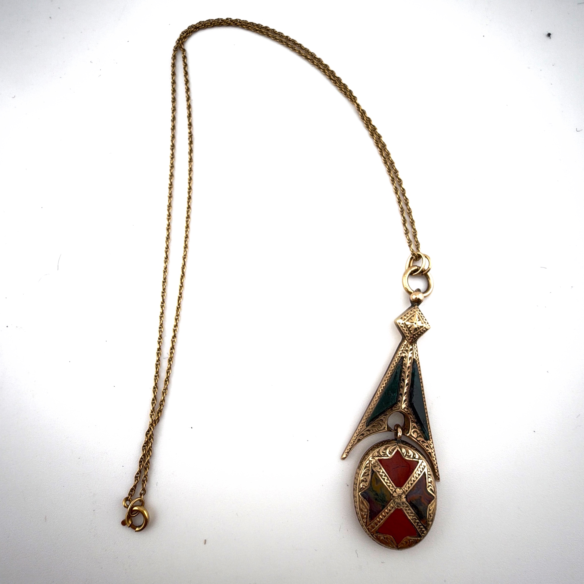 $ 10k Victorian Scottish Agate 1870s–1900s 19.75 in Scottish Pebble Agate Inlay Articulated Drop Pendant Necklace 4.80g — Front